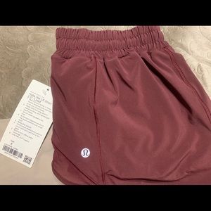 lululemon hotty hot short 2.5 size 8